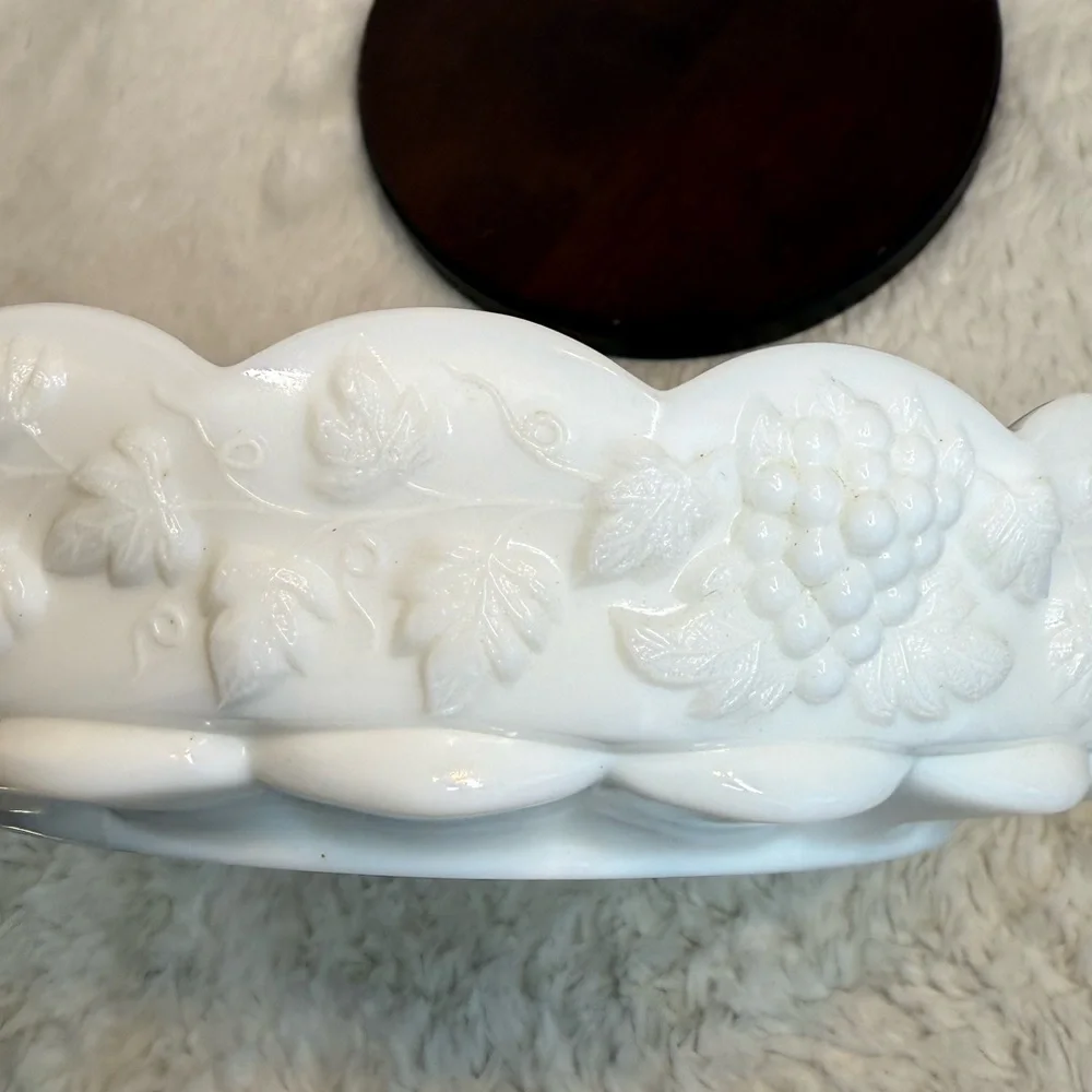 Vintage Westmoreland Milk Glass divided relish dish in Paneled Grape pattern - Picture 3 of 4
